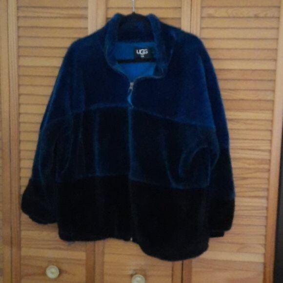 UGG Jackets & Blazers - Ugg Elaina Blue Black Color Blocked Sherpa Soft Full Zipper Jacket Size Small